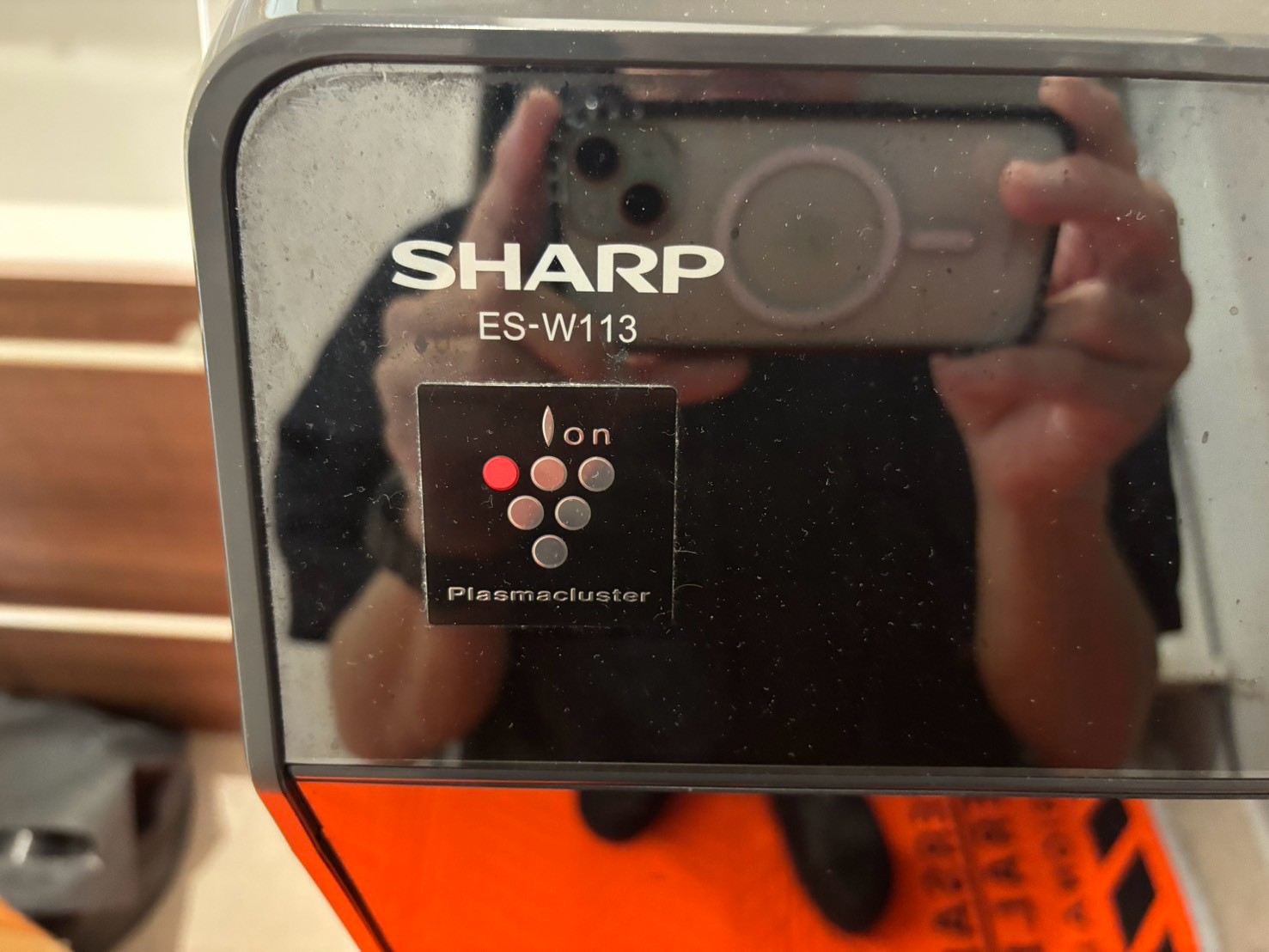 シャープのドラム式洗濯機ES-W113の型番プレート