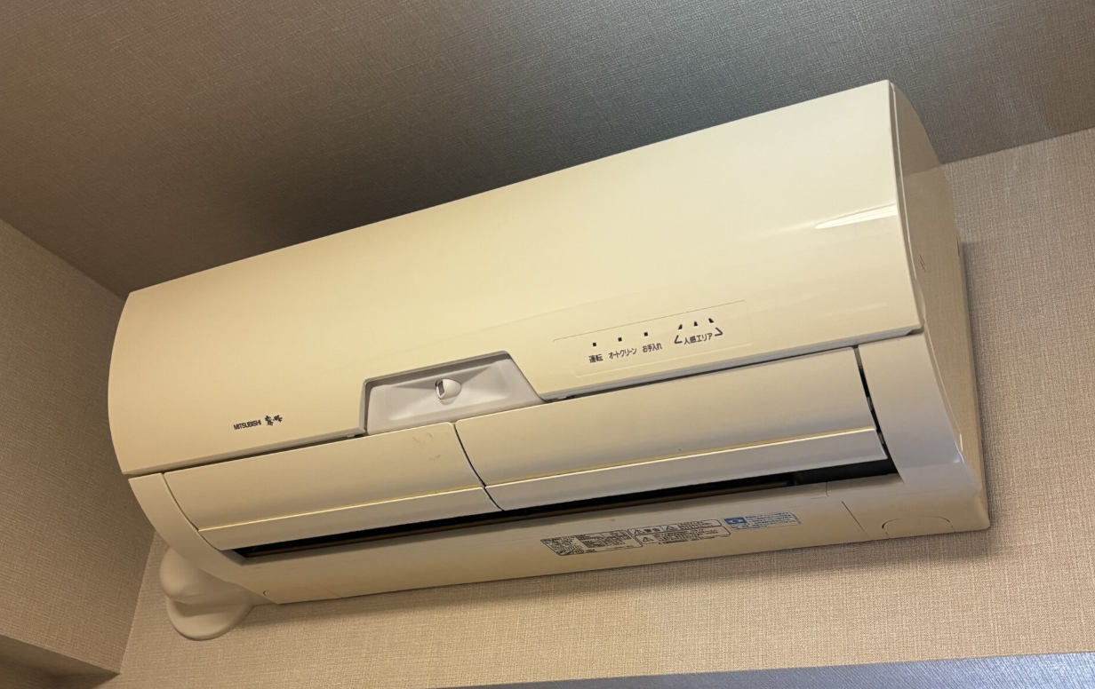 分解クリーニングを行った三菱電機のお掃除機能付きエアコン