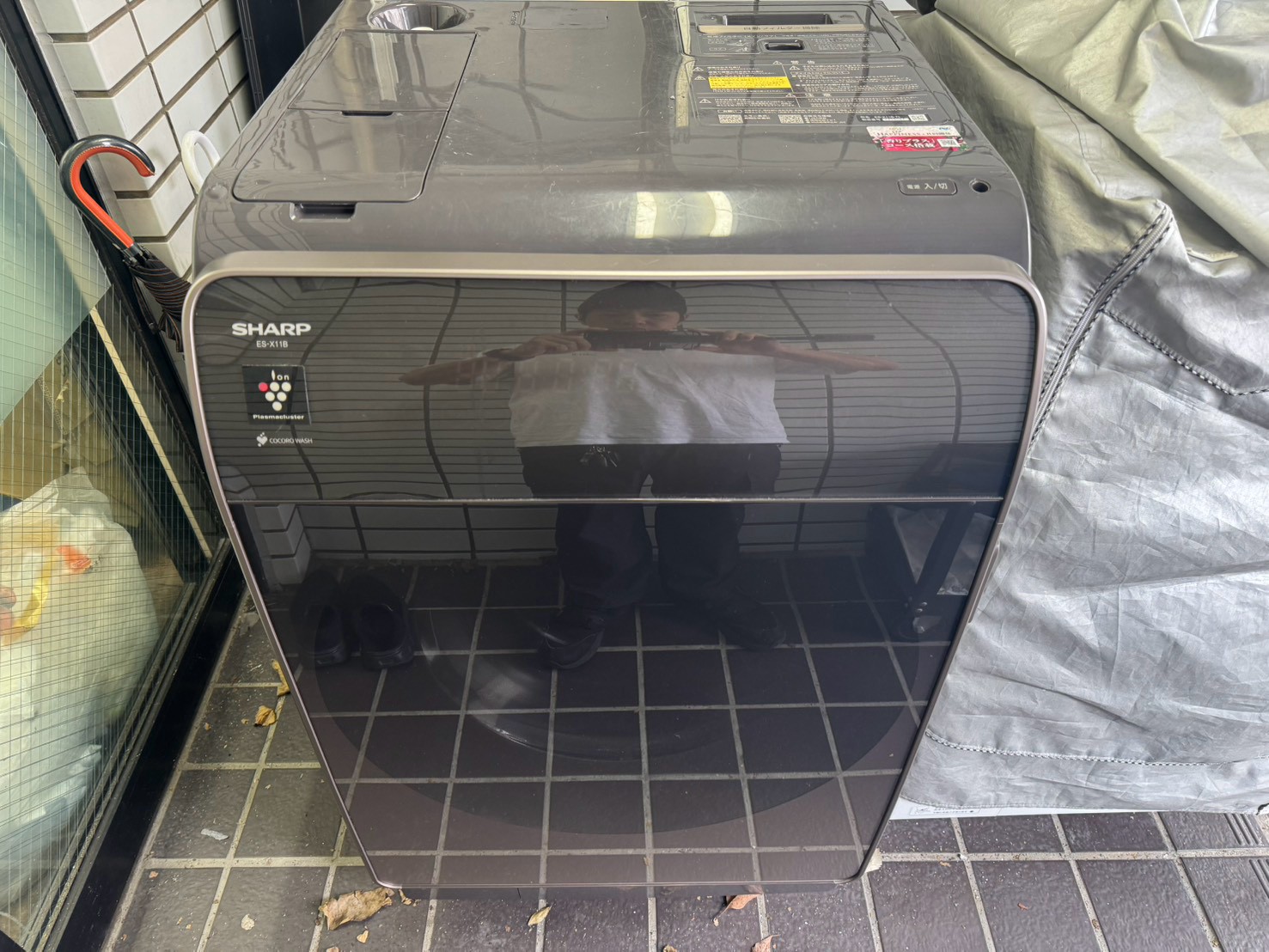 シャープのドラム式洗濯機ES-X11B